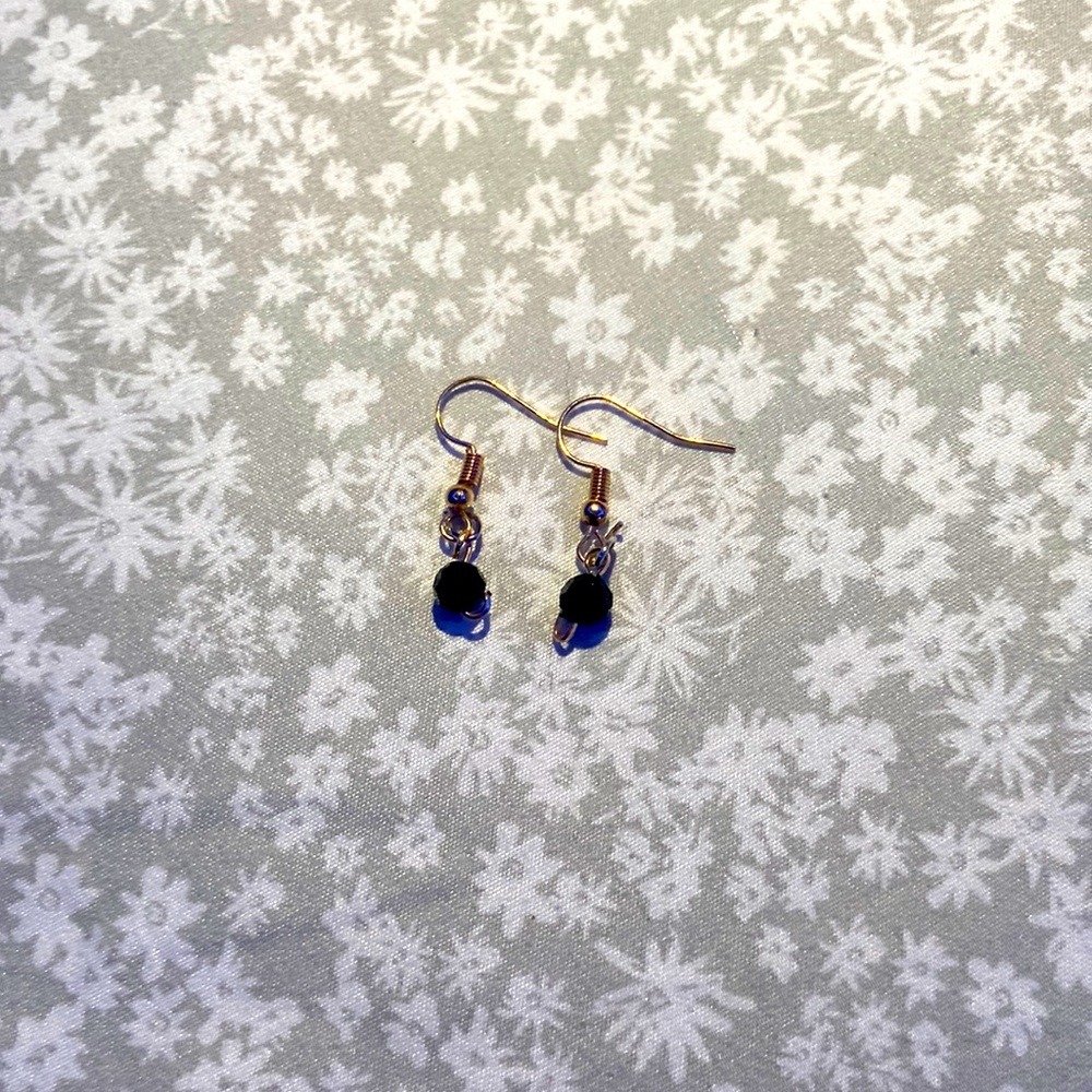 Black beads earrings